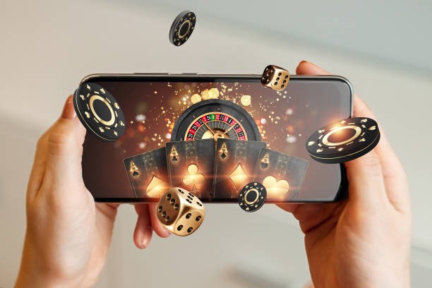 Side-by-side comparison of erek 33 app on Android home screen and iOS Safari with 4D Number Game entry screen visible
