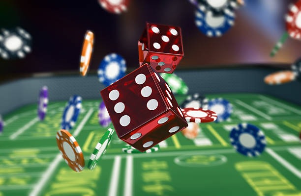 erek 33 platform interface showing live-dealer tables and slot games on mobile screen